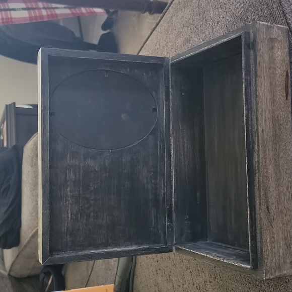 Storage chest with picture frame - Picture 4 of 8